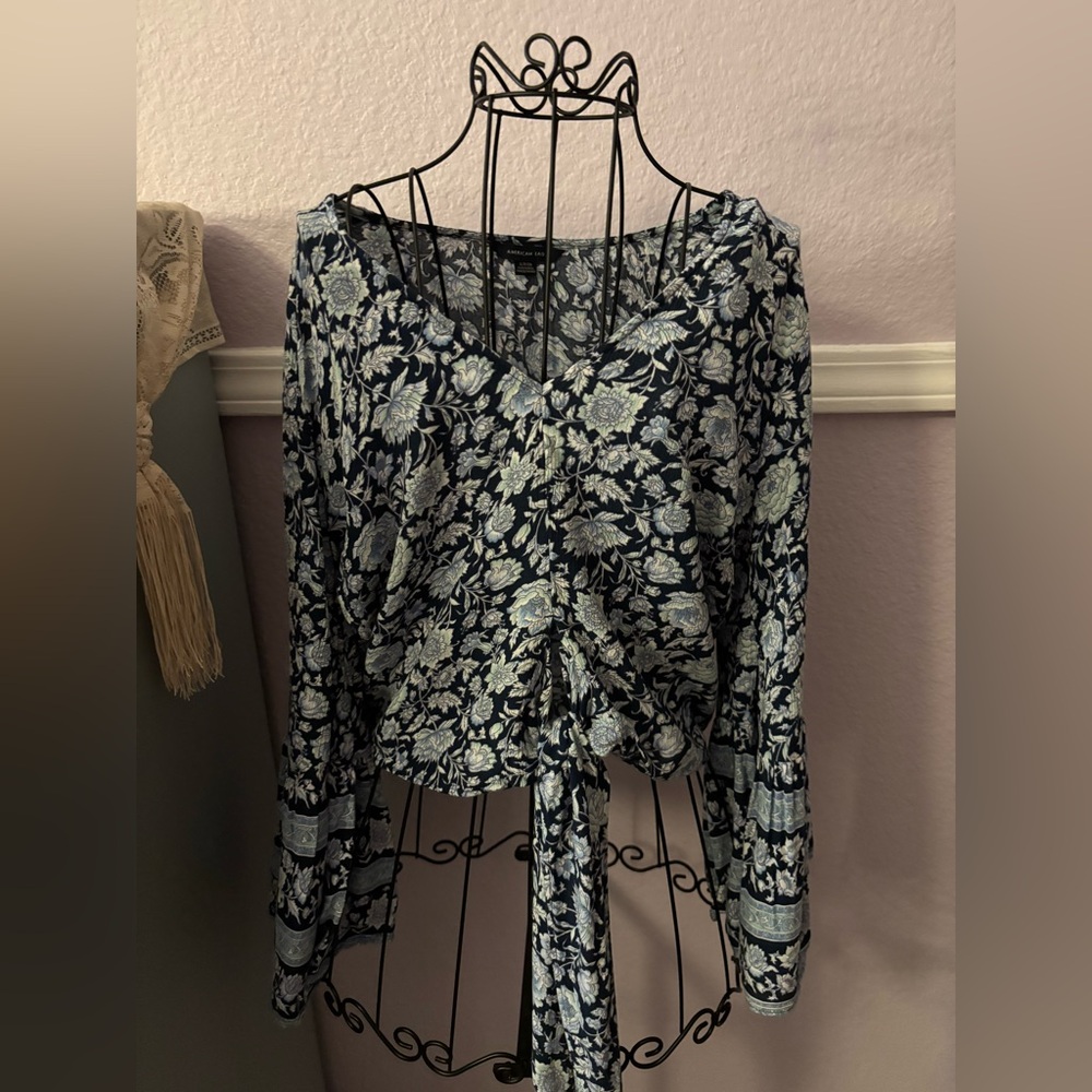 Women’s American Eagle Floral V-Neck Long Sleeve Top Size Small
